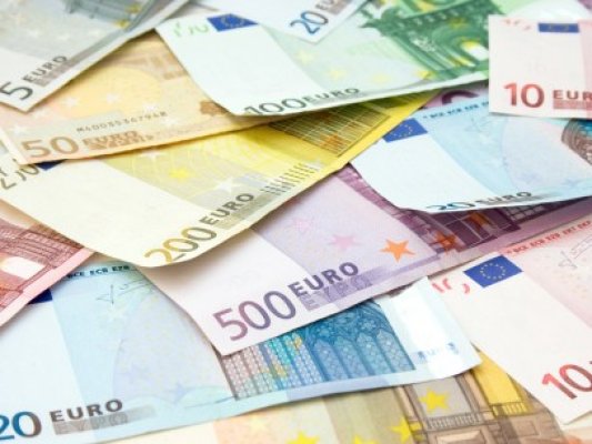 Euro a atins maximul ultimelor 11 luni faţă de dolar